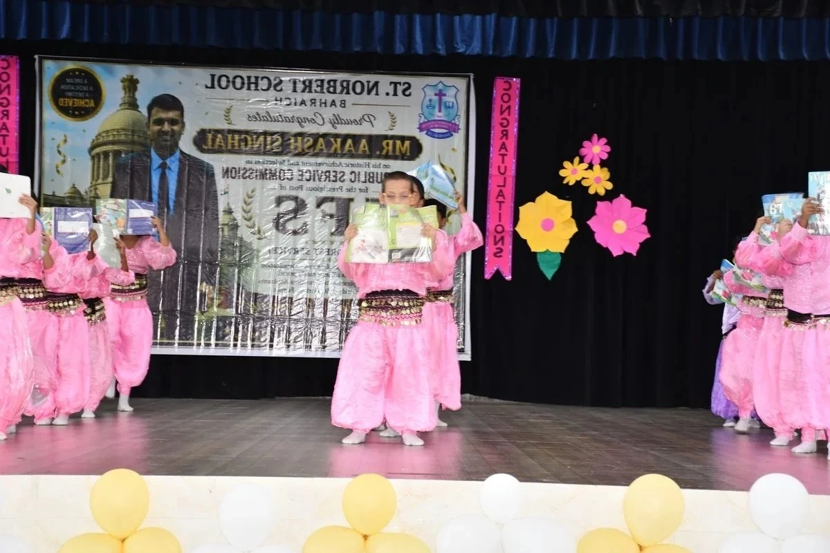 School Celebrations - Photo 8